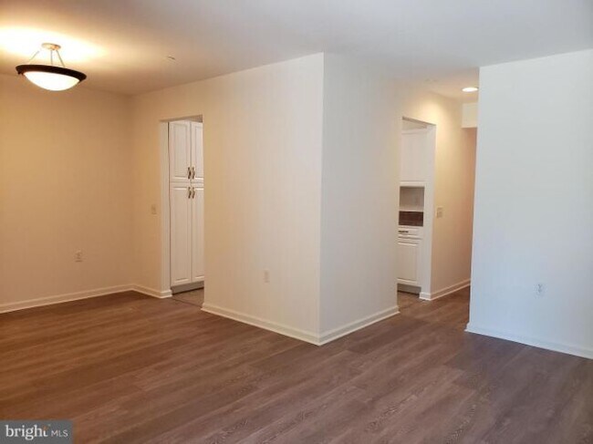 Building Photo - 3221 S Leisure World Blvd