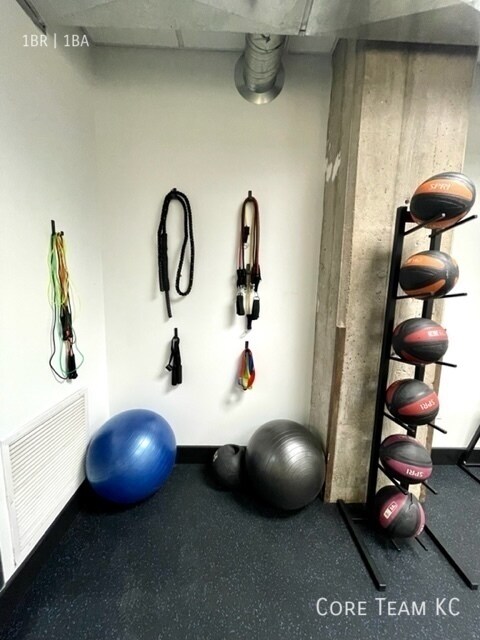 Building Photo - 204 Walnut St