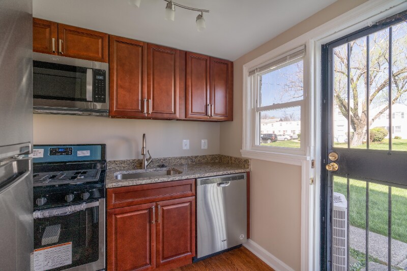 Building Photo - 2526 Iverson St