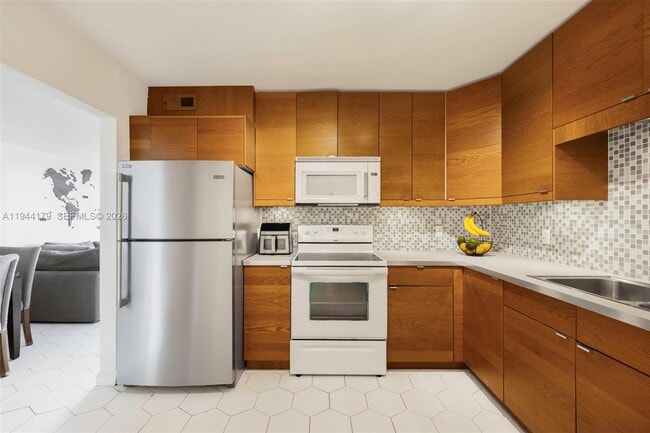 Building Photo - 2801 NE 183rd St