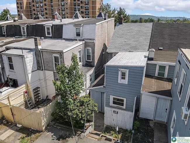 Building Photo - 841 Jackson St