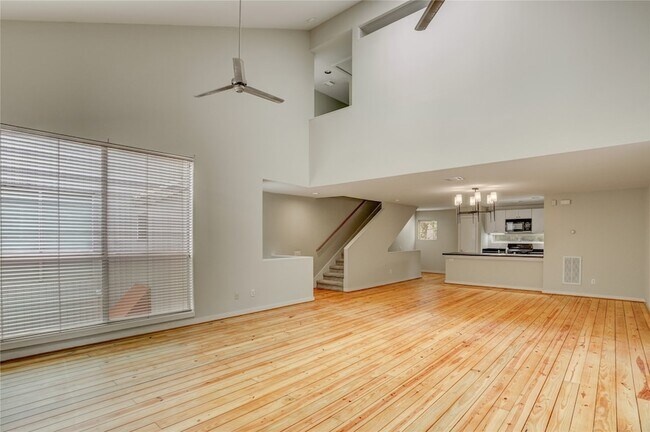 Building Photo - 910 Ruthven St