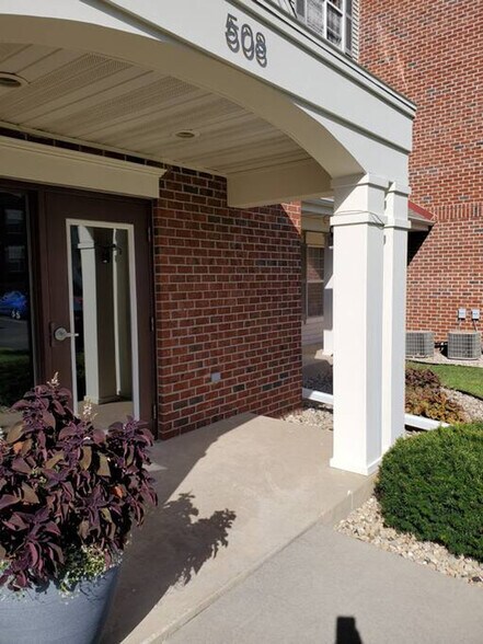 Building Photo - 501 Plaza Dr