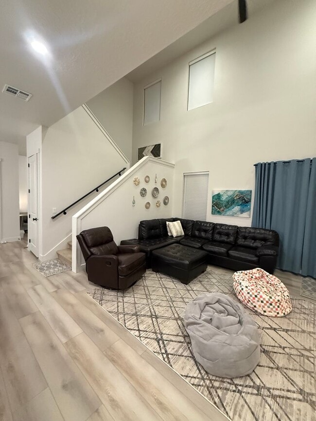 Building Photo - 663 Juniper Hill Dr