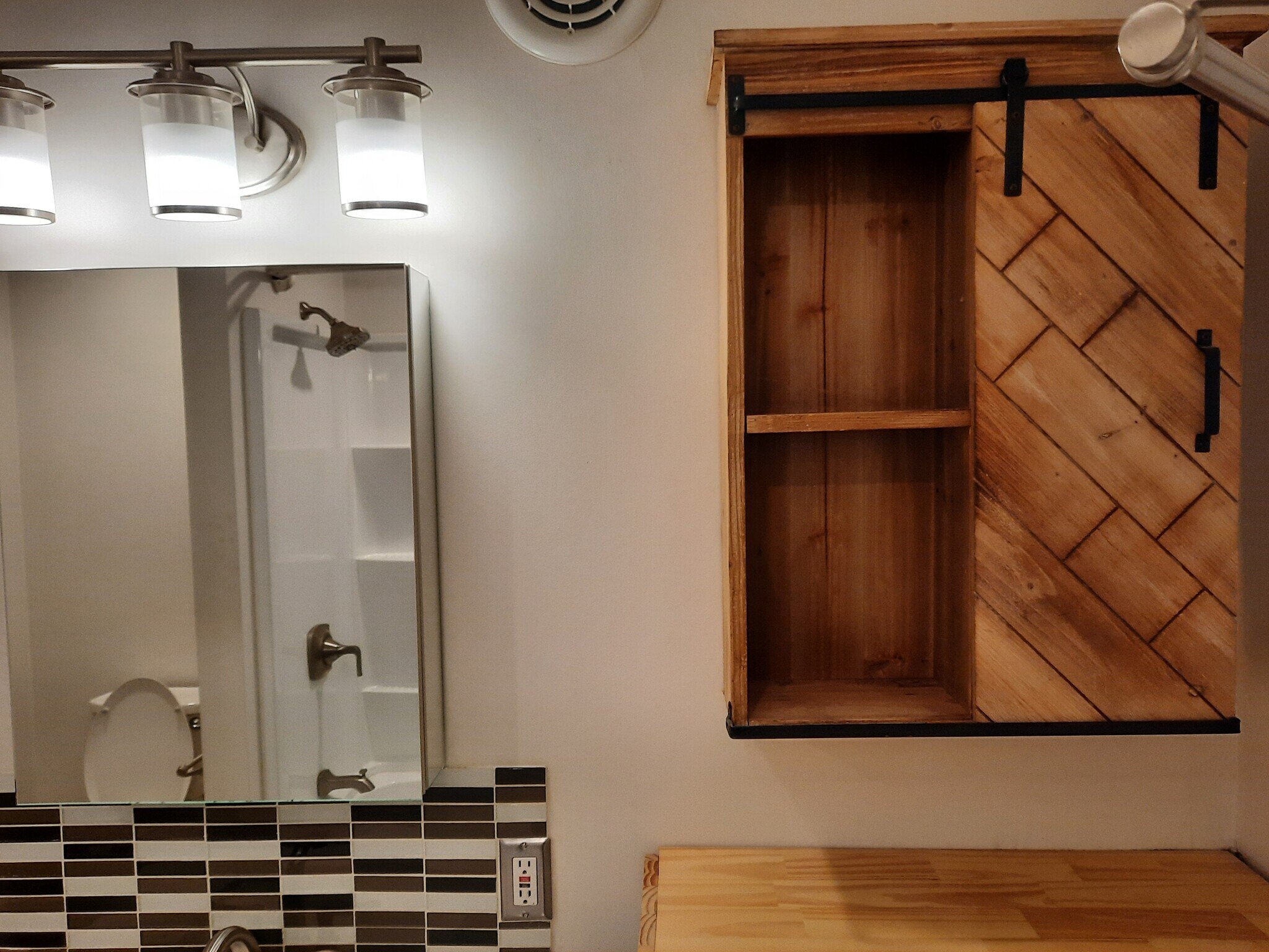 Building Photo - 247 Main St