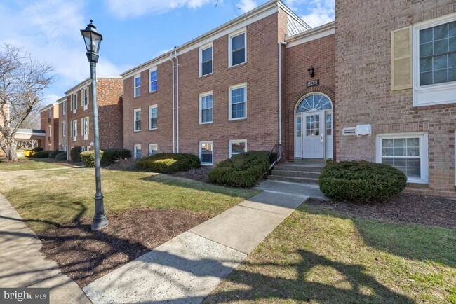 Building Photo - 804 Quince Orchard Blvd