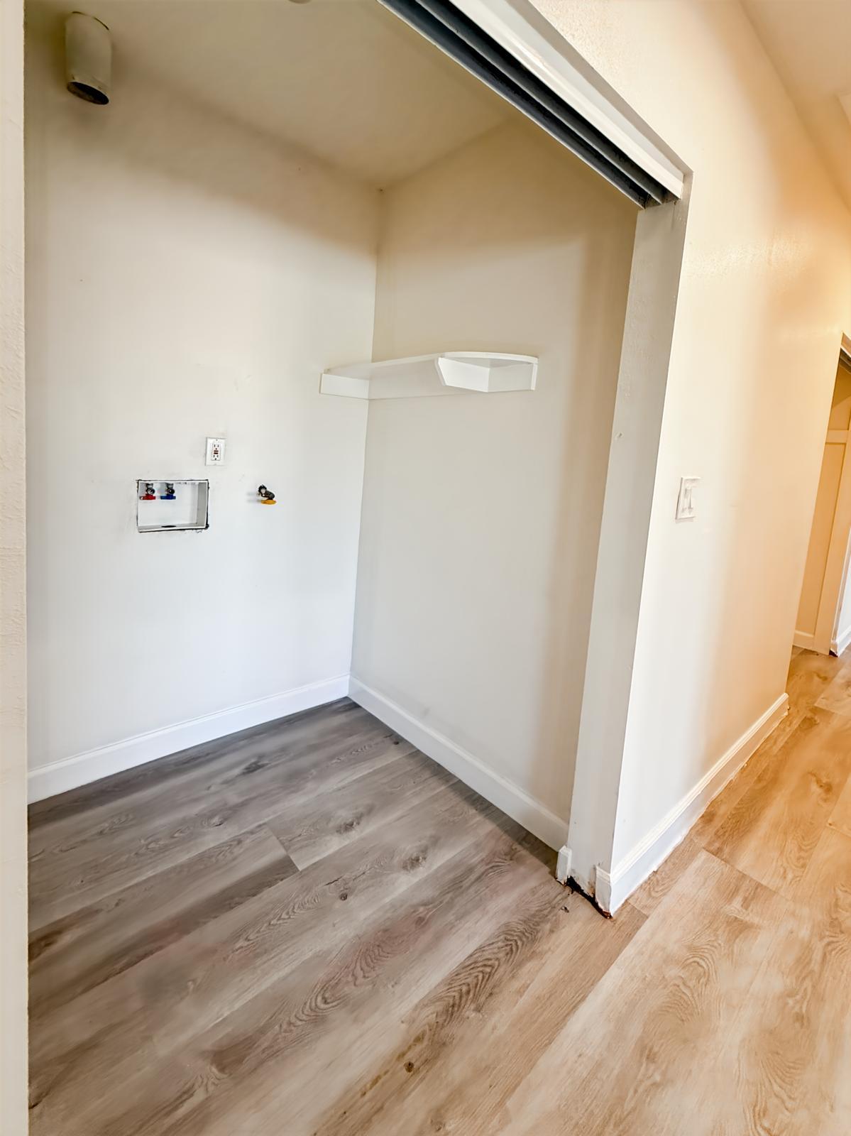 Building Photo - 603 1/2 W 49th St