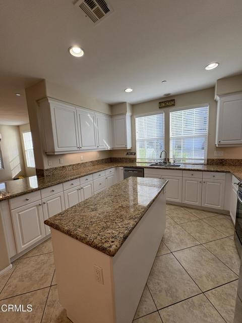 Building Photo - 5647 Brubeck St