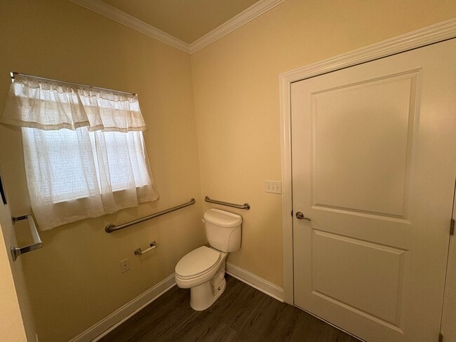 Building Photo - For Rent