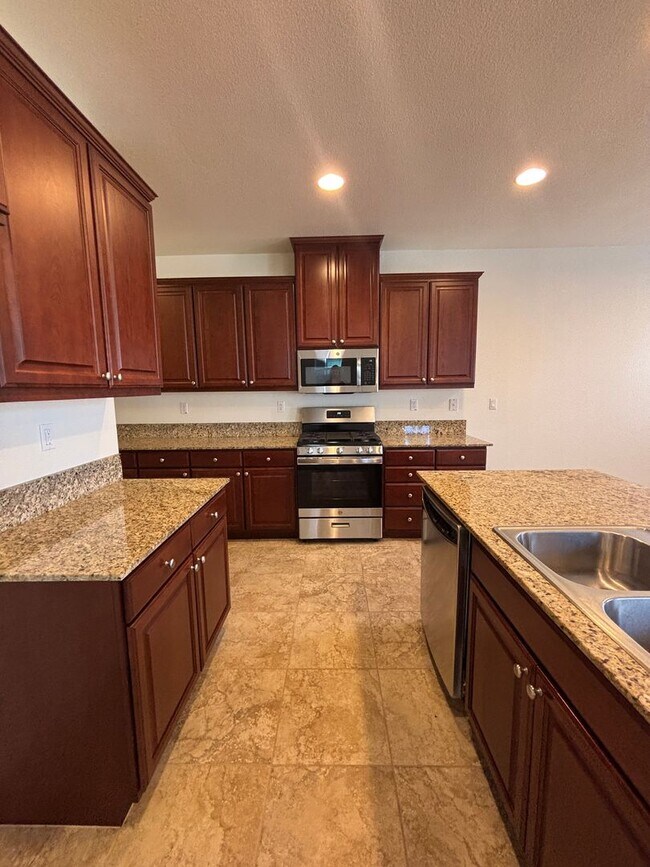Building Photo - West Roseville Solar! 3 Bedroom, Plus den/...