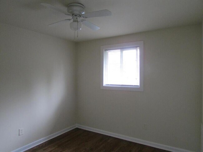 Building Photo - 1911 Lakeview Ave