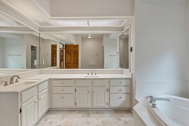 Building Photo - 4075 St Croix Dr