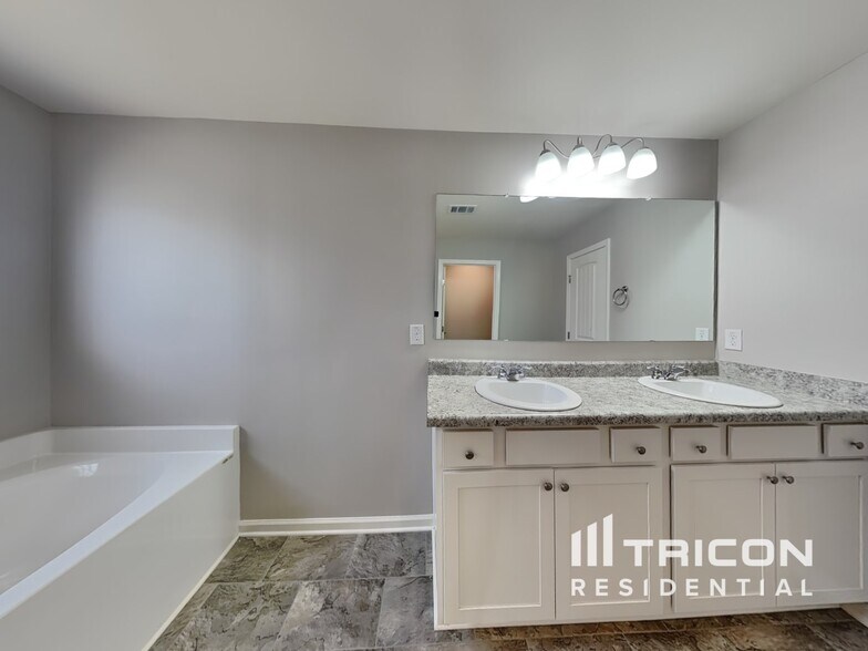 Building Photo - 5580 Foxglove Wy