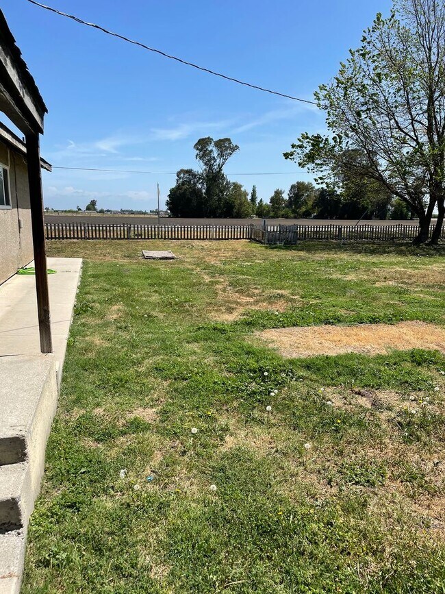 Building Photo - COMING SOON-Beautiful Country-Style Home in Dos Palos, CA!