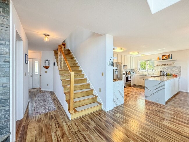 Building Photo - Stunning Home for Lease in Diamond Point