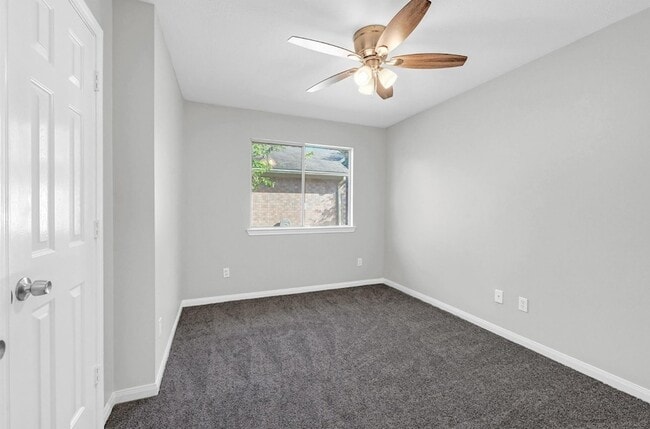 Building Photo - 4018 Floral Way Ct