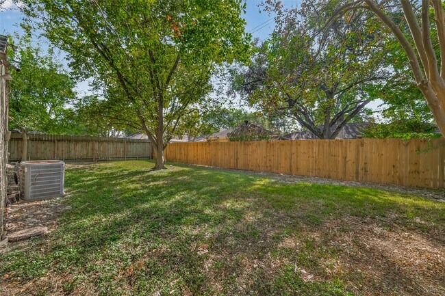 Building Photo - 11923 Briar Forest Dr