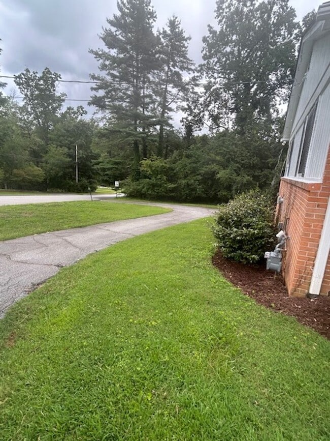 Building Photo - 10 Bevlyn Dr