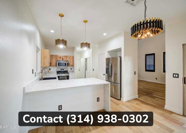 Building Photo - 1750 W Union Hills Dr