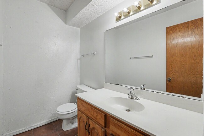 Building Photo - 1300 N Rockwell Ave