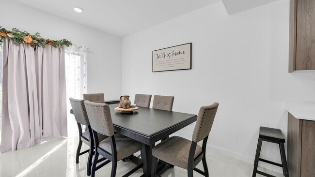 Building Photo - 415 NW 13 Ct