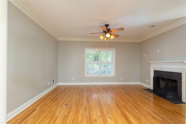 Building Photo - 471 Connally St SE