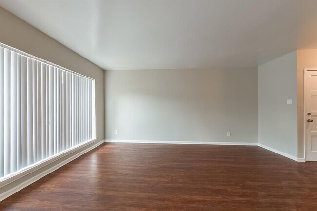Building Photo - 1811 Stoney Brook Dr