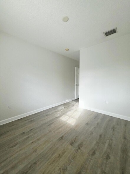 Building Photo - 4154 Napoli Lake Dr