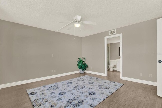 Building Photo - 7625 Sun Island Dr S