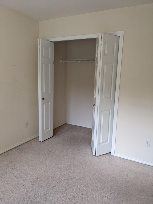 Building Photo - Woodinville Duvall Road. 4 bed. +den. 2.5 ...