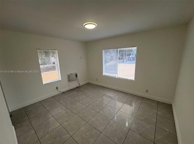 Building Photo - 1935 SW 2nd St