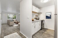 Building Photo - Hillcourt Apartments