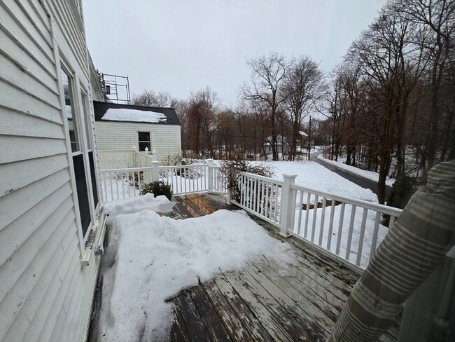 Building Photo - 303 Main St