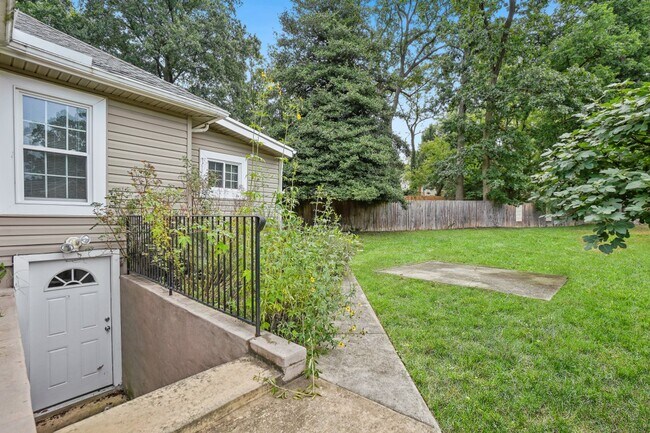 Building Photo - A GEM IN RIVERDALE HEIGHTS!