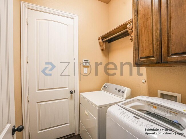 Building Photo - 419 San Marcos Dr