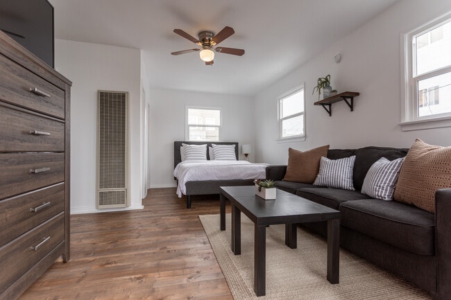 Building Photo - 18 Breeze Ave