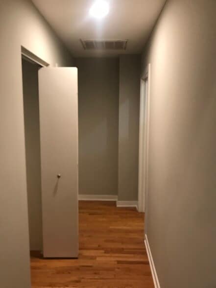 Building Photo - 44 N Paulina St