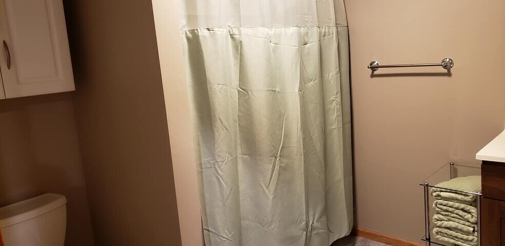 bathroom - 401 S Baltimore St