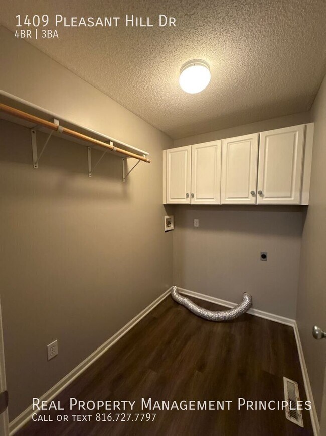 Building Photo - 1409 Pleasant Hill Dr