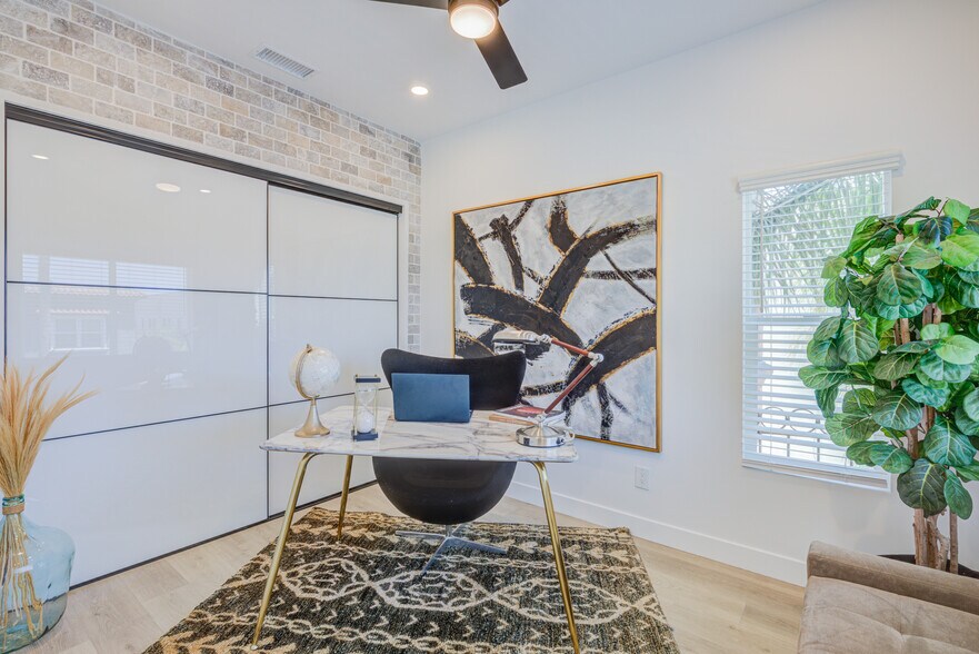 Building Photo - 412 N Curson Ave