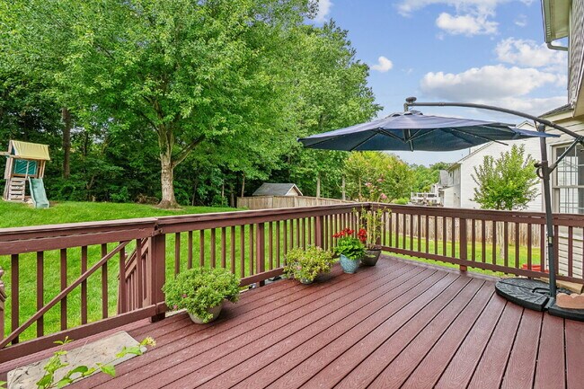 Building Photo - Beautifully updated and spacious 5-bedroom, 3.5-bath home for rent in the heart of Woodbridge