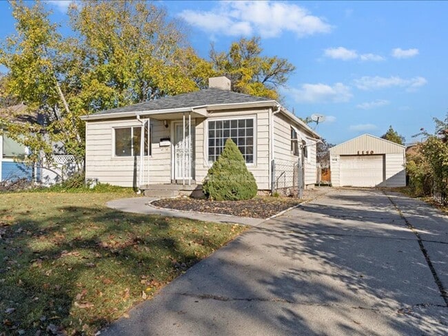 Primary Photo - 1150 Simondi Ave