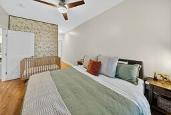 Building Photo - Stunning 1BR/ 1BA Condo with Den and Garag...