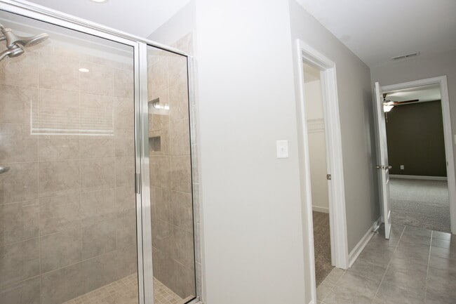 Building Photo - Spacious 3-Bed, 2.5-Bath Modern Home w/ 3-Car Garage in Highcroft – Close to Fort Bragg!