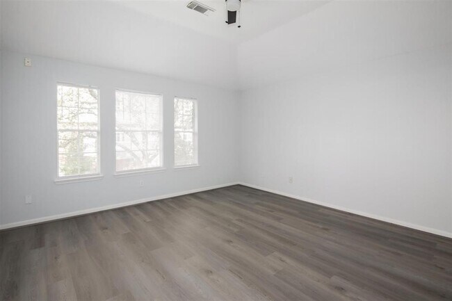 Building Photo - 1241 El Camino Village Dr