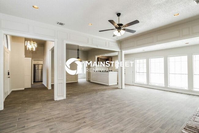 Building Photo - 3 Bedroom Pet-Friendly Home in Carrollton, TX with Main Street Renewal