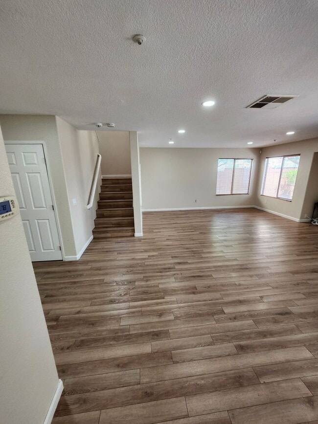 Building Photo - Beautiful 5 Bedroom House fully remodeled....