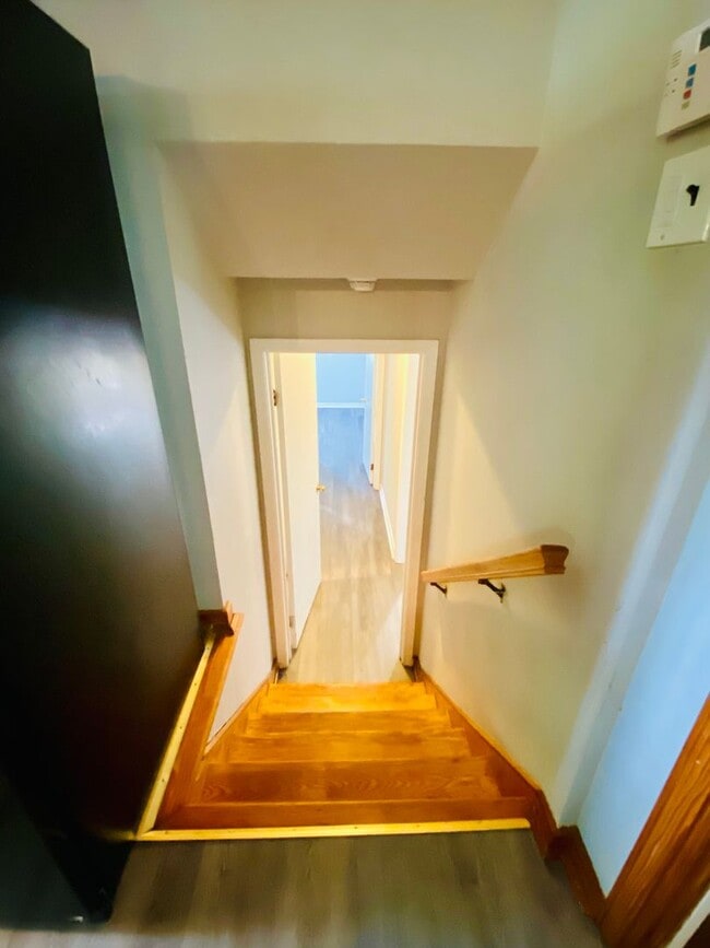 Building Photo - Beautiful and Spacious 4bdrm/2.5bth Tri-Le...