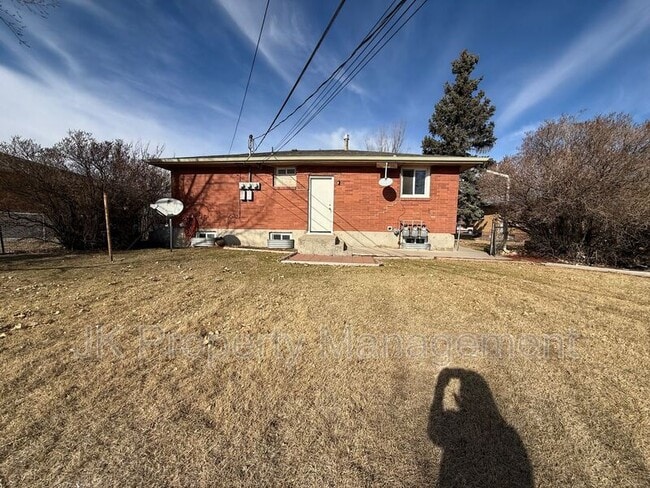 Building Photo - 520 21st Ave NE