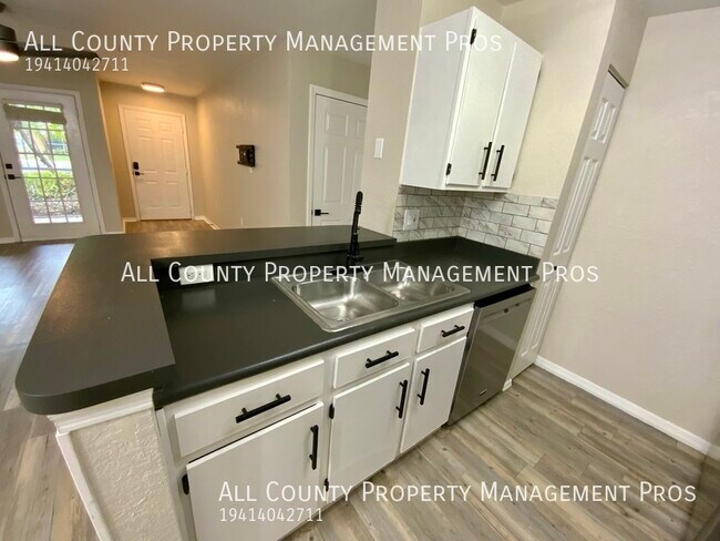 Building Photo - 8932 Manor Loop